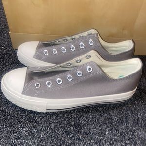 *3/$15* Gray sneakers size 8 women’s